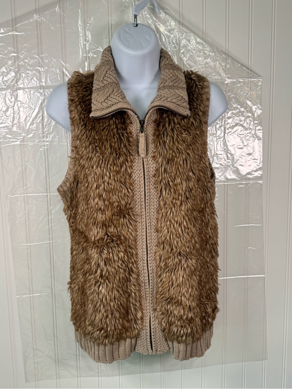 Me at Women’s Faux Fur Knit Zip-Front Vest - Brown
